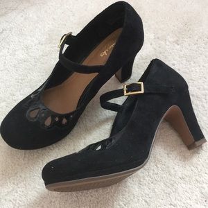 Clark’s Black Suede Mary Jane Low Pumps Size 7.5